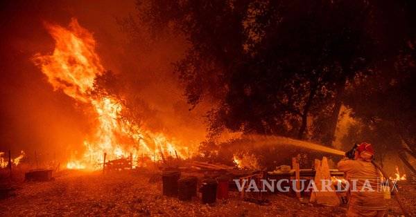 $!Nuevo incendio destruye más de 7 mil 300 hectáreas en California