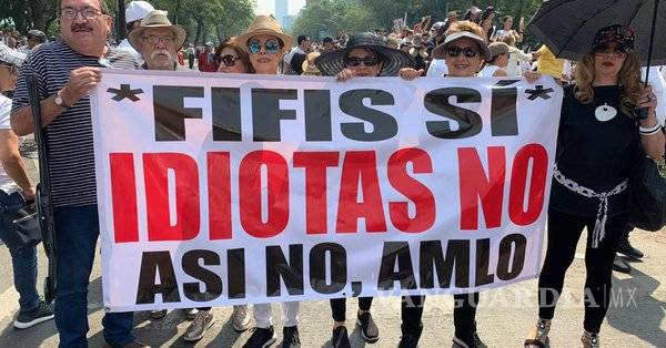 $!'Fifís sí, idiotas no', miles exigen la renuncia de AMLO en Ciudad de México