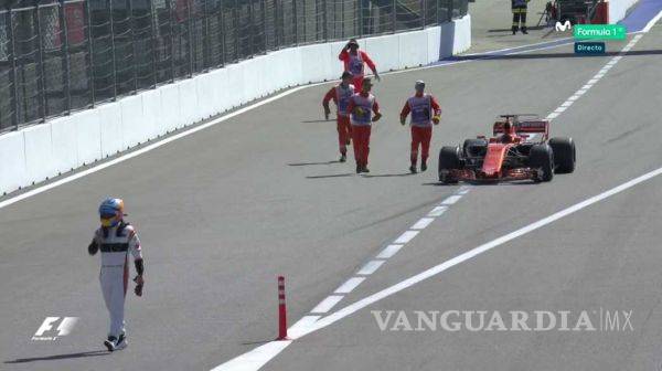 $!El ERS deja a Fernando Alonso tirado antes de la salida; abandona el GP