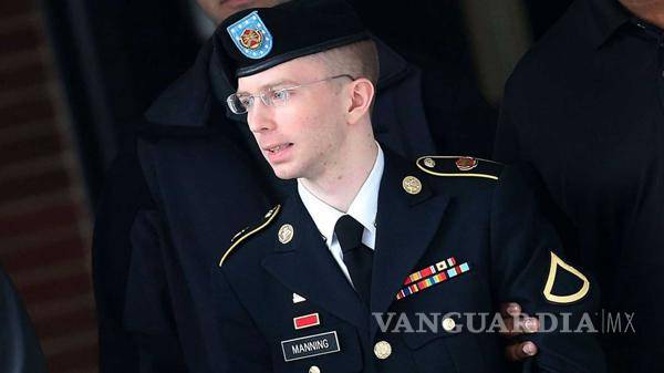 $!Ex soldado acusado de filtrar información para WikiLeaks consiguió permiso para someterse a un cambio de sexo