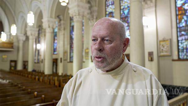 $!El rector de la Catedral de San Patricio de El Paso, James Marcus McFadin, en El Paso, Texas.