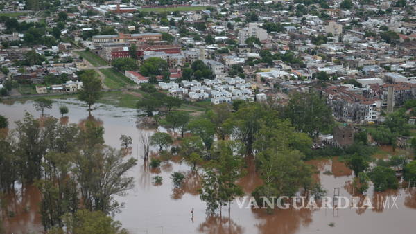 $!Macri visita zonas afectadas por inundaciones y promete ayuda