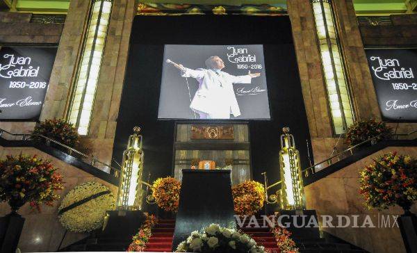 $!Juan Gabriel tiene altar de día de muertos en casa del “Indio” Fernández