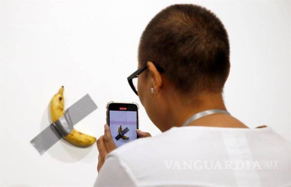$!Un plátano pegado a la pared fue vendido por más de dos mdp en feria de arte