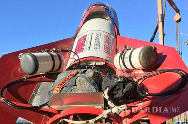 $!Arma cohete casero para viajar al espacio y probar que la Tierra es plana