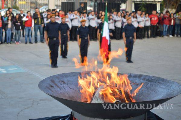 $!Ceremonia de incineración de bandera en la Universidad Autónoma de Coahuila