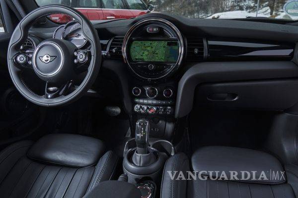 ¡Transmisión de doble embrague en el nuevo MINI para un manejo más divertido!