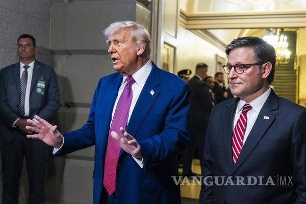 $!Donald Trump celebró que se diera luz verde a su plan fiscal en la Cámara de Representantes del Congreso y que ahora irá al Senado, al que pidió que se “ponga manos a la obra”.