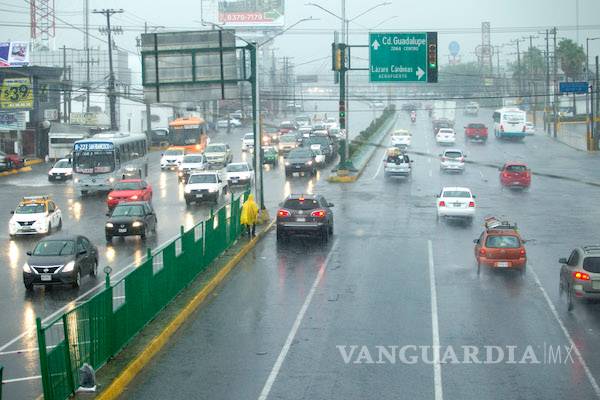 Nuevo León bajo el agua por tormenta 'Fernand'