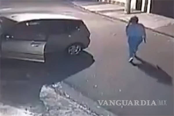 $!A balazos, mujer espanta a asaltantes y evita que le roben su camioneta (video)