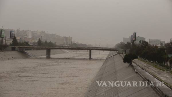 Pese a tratados que lo impedían, EU construye un muro sobre canal del ...