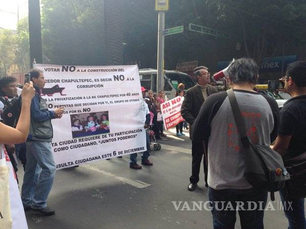 $!Vecinos se manifiestan en Acueducto contra Corredor Chapultepec