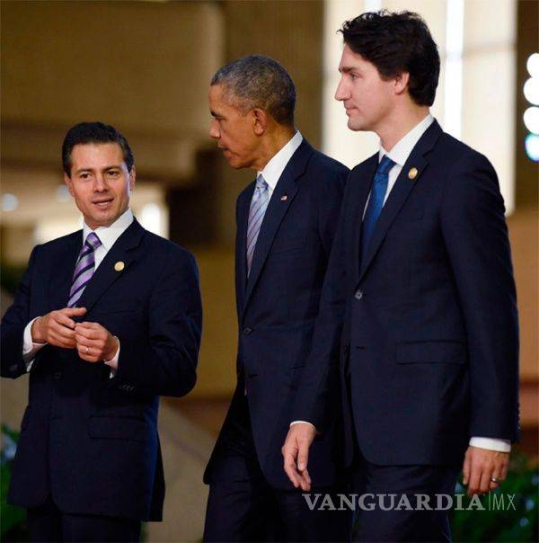 $!&quot;Con zapatos de tacón&quot;... Peña Nieto es captado junto Tania Ruiz Eichelmann en España usando calzado alto
