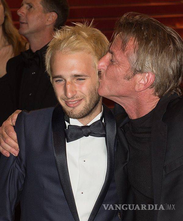 $!Liberan a hijo de Sean Penn tras detenerlo por posesión de droga