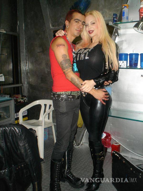 $!Ex de Sabrina Sabrok tiene novia transexual; ya piensa en casarse con ella
