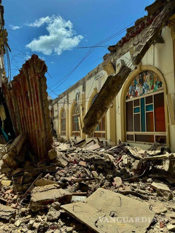 $!A pesar de lo aparatoso del incidente no hubo personas lesionadas porque al momento no se encontraba nadie en el recinto religioso