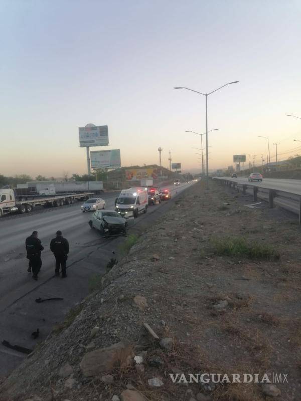 $!El accidente causó afectaciones en la circulación por más de una hora en dirección a Saltillo.