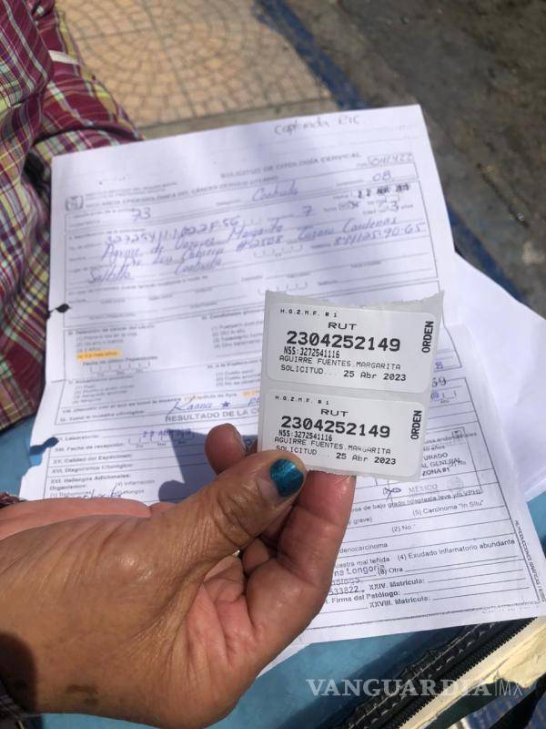 $!Al fondo se observa el diagnóstico del paciente, el cual puede empeorar por falta de medicamento.