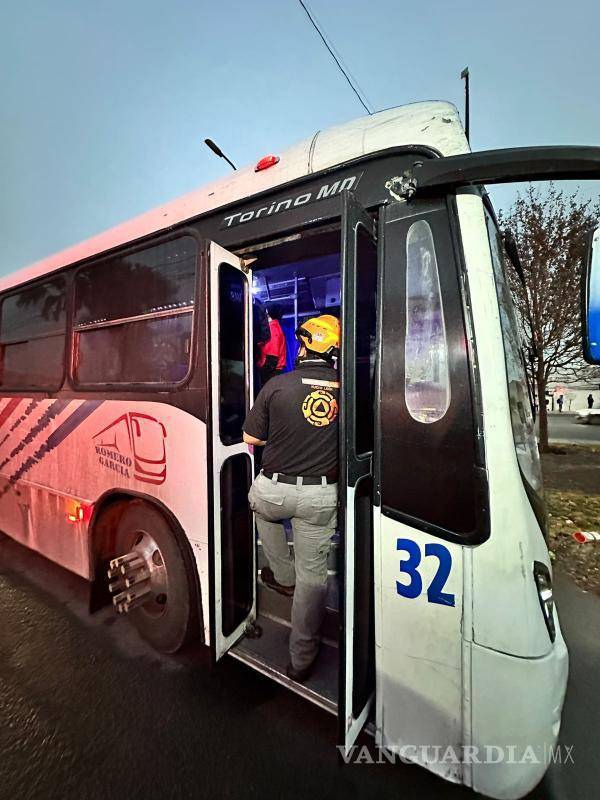 $!Elementos de Protección Civil de Nuevo León atendieron a 31 pasajeros tras el choque de camiones de personal en Apodaca, Nuevo León