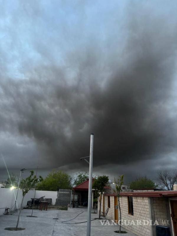 $!Una gran nube de humo se podía apreciar desde diferentes puntos.