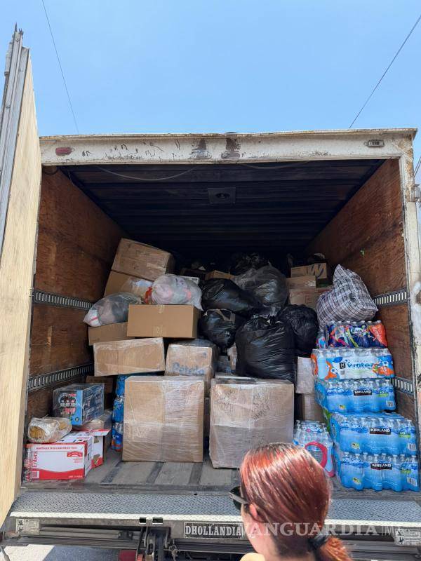 $!Ciudadanos acudieron a los centros de acopio para donar artículos de primera necesidad que serán enviados a las zonas afectadas en Venezuela.