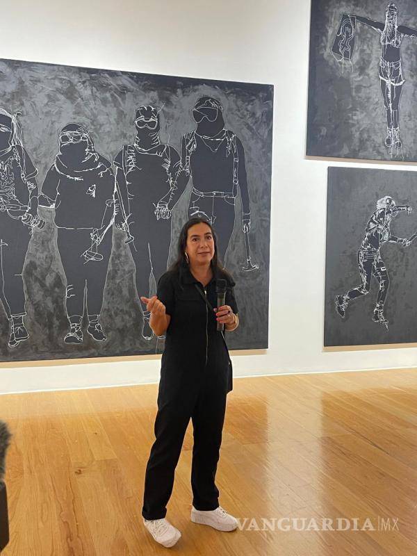 $!El feminismo y la lucha contra la violencia son plasmados en bordados realizados por la artista Tania Candiani.