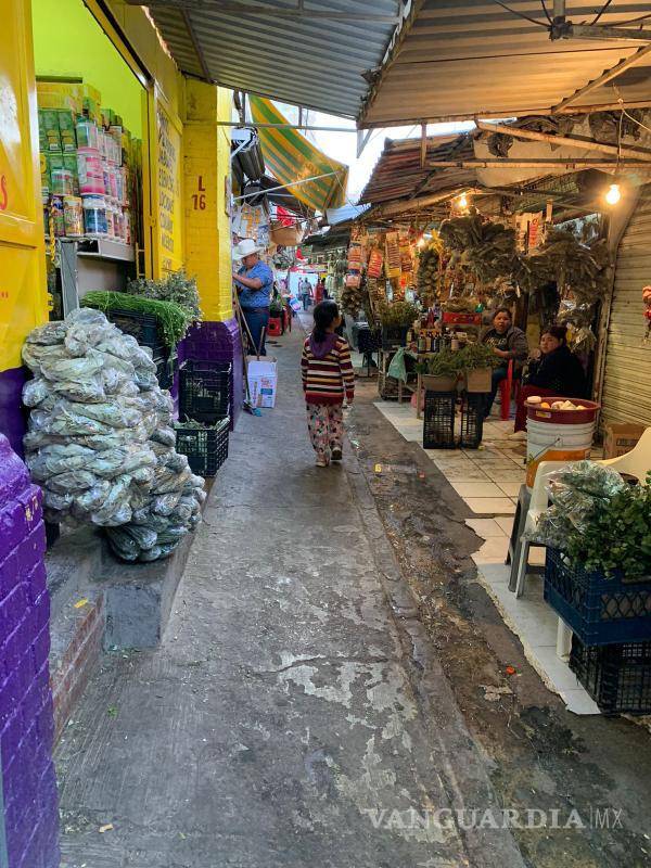 $!Hasta en un 30% es el aumento que tienen los amuletos y rituales yerbateros en mercados de Saltillo para recibir el Año Nuevo. FOTO: ANA LUISA CASAS