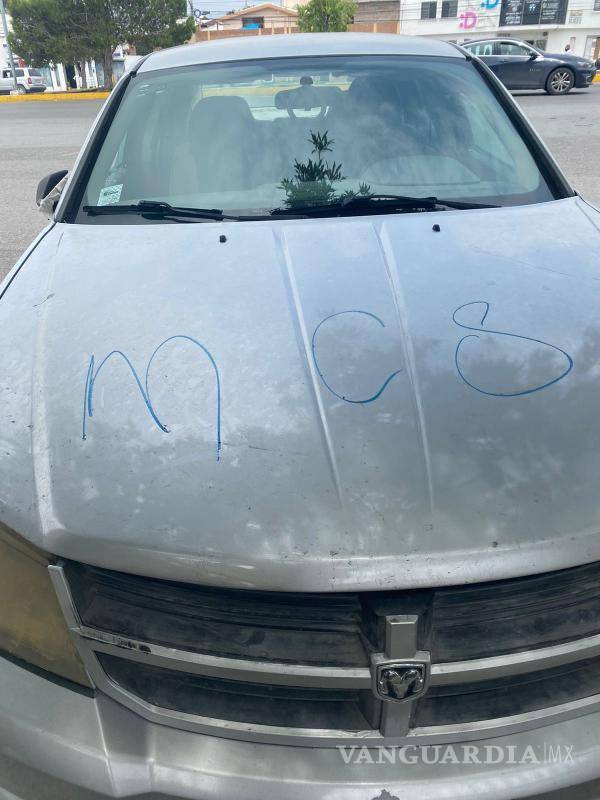 $!Un auto fue afectado por “El Pache”.