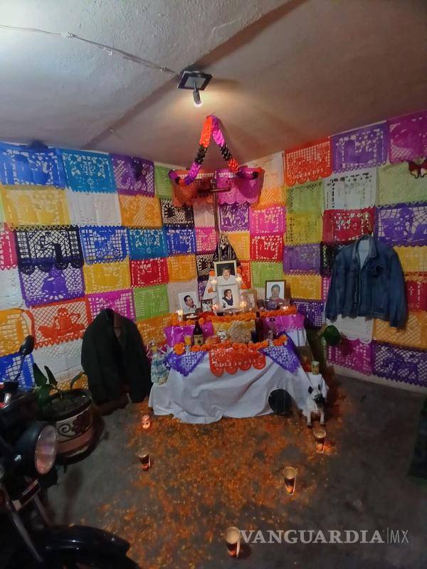$!Este año el altar tiene un significado especial: está dedicado al hermano menor de Miguel, fallecido en agosto.