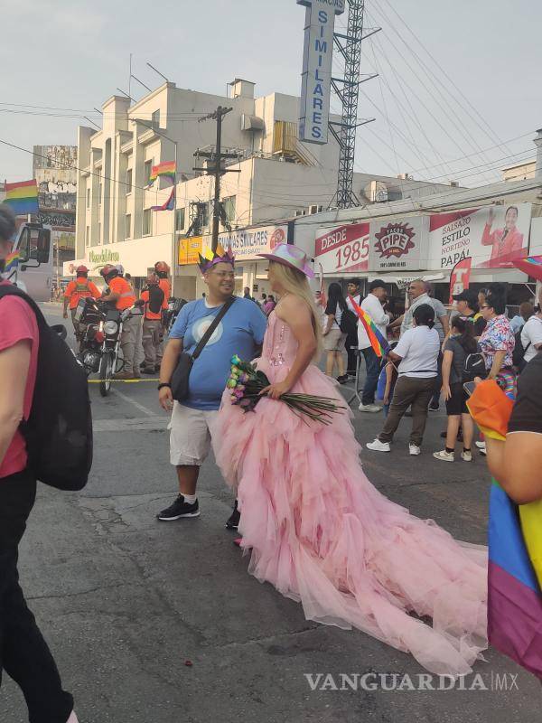 $!Los participantes en la edición número 22 de la Marcha de la Diversidad les tocó soportar las altas temperaturas.