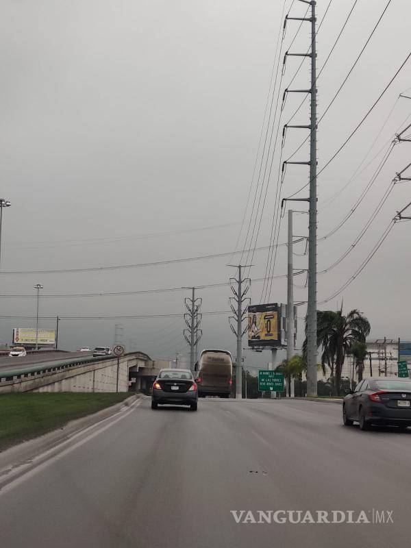 $!En un recorrido por el área metropolitana, se puede percibir una nata gris que cubre el cielo, producto de los altos niveles de contaminación.