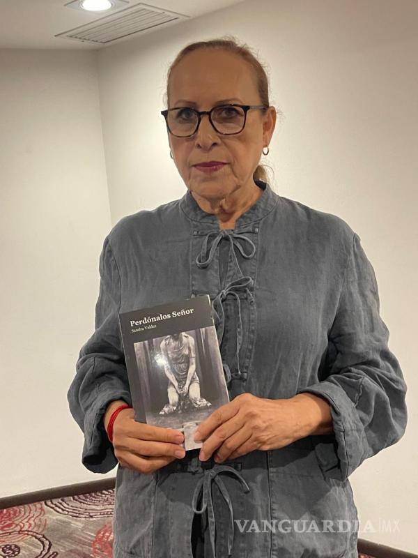 $!Sandra Valdez, autora del libro “Perdónalos Señor”, narra los abusos que sufrió de parte de un sacerdote de la iglesia católica, en Nuevo León.