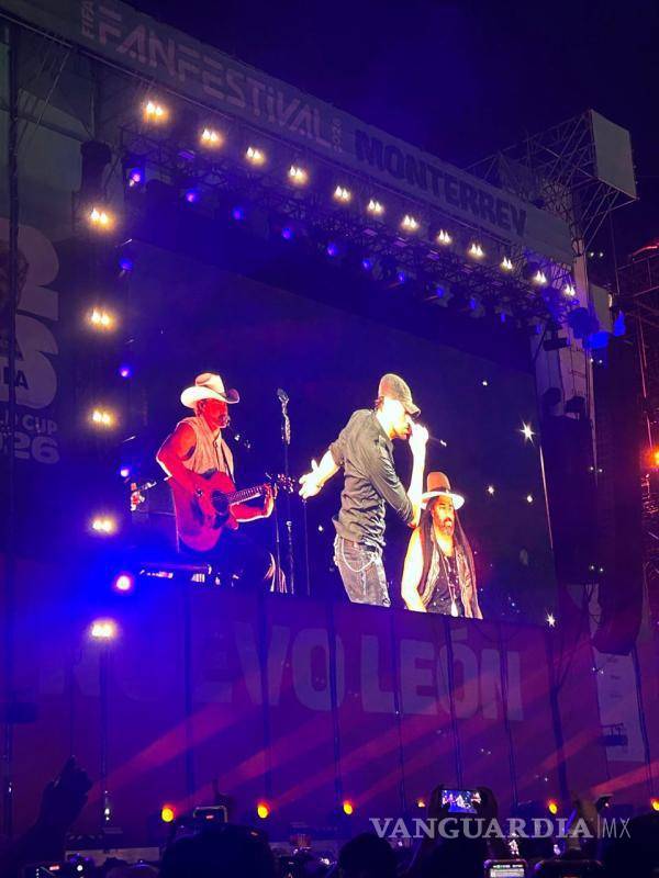 $!Abarrotado. Según autoridades más de 100 mil personas acudieron al concierto del español.