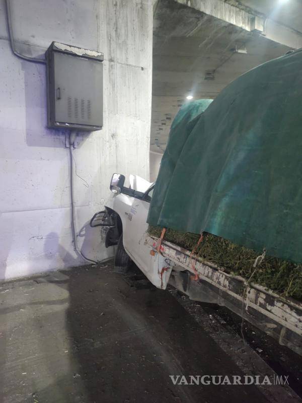 $!El accidente provocó afectaciones momentáneas a la circulación en el periférico Luis Echeverría.