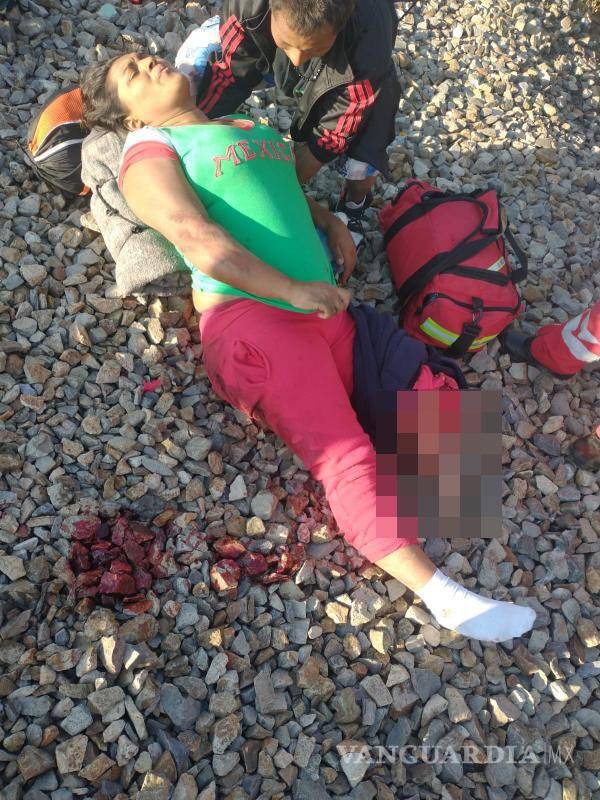 $!Equipos de emergencia atendieron a Isabel en el lugar del incidente antes de su traslado al Hospital General.