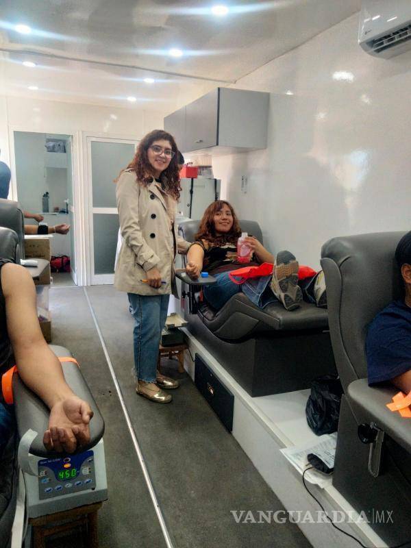 $!Personal médico especializado supervisó el proceso de extracción para garantizar la seguridad de los donantes universitarios.