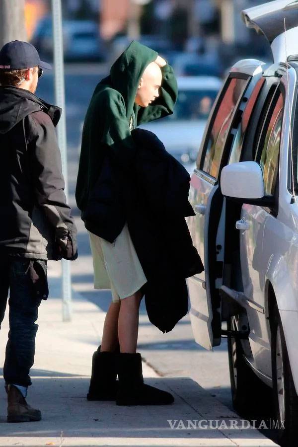 $!Cara Delevinge, una de las modelos más populares, se rapó y así luce