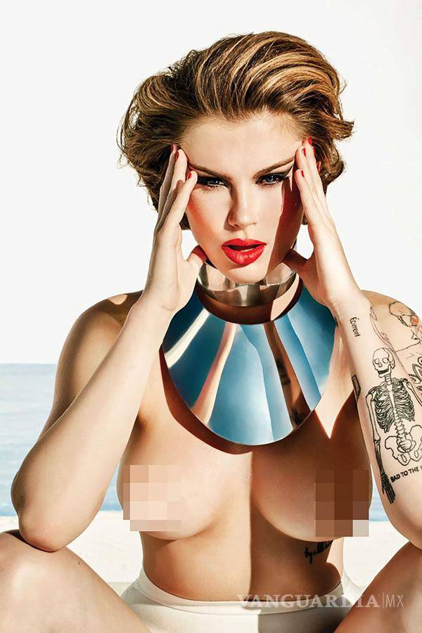 $!Hija de Alec Baldwin y Kim Basinger se anima a posar desnuda (fotos)