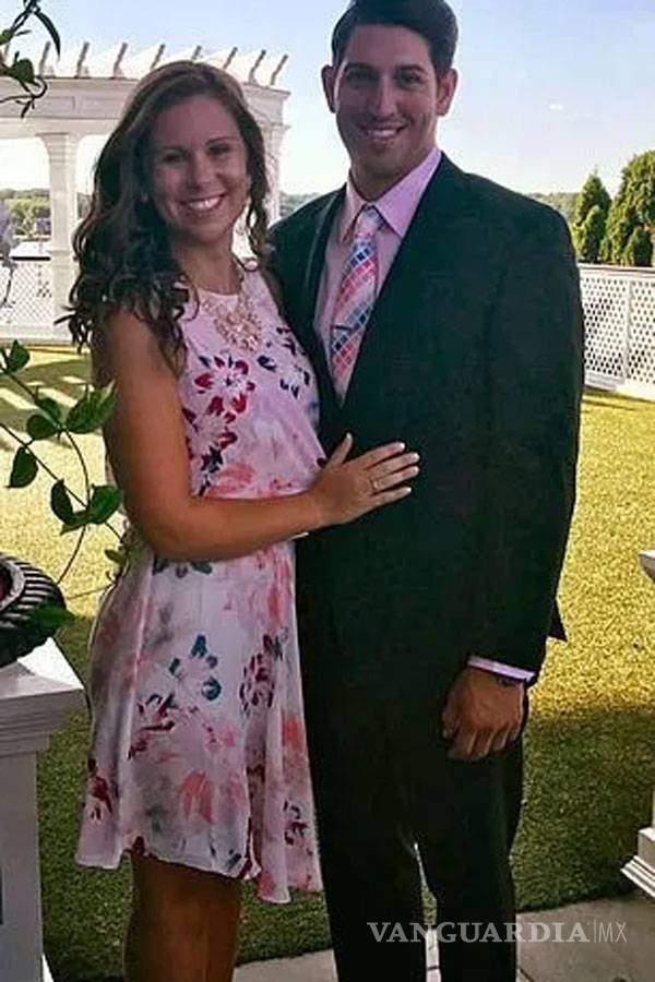 $!Profesora casada detenida por tener una “relación inapropiada” con una estudiante