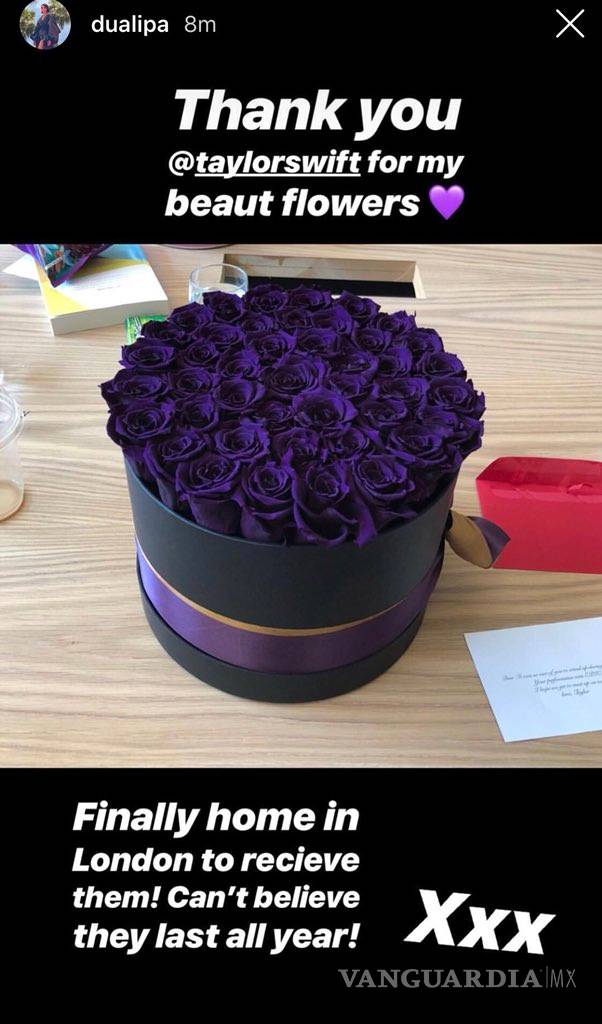 $!Dua Lipa tarda un año en agradecer regalo de Taylor Swift (foto)