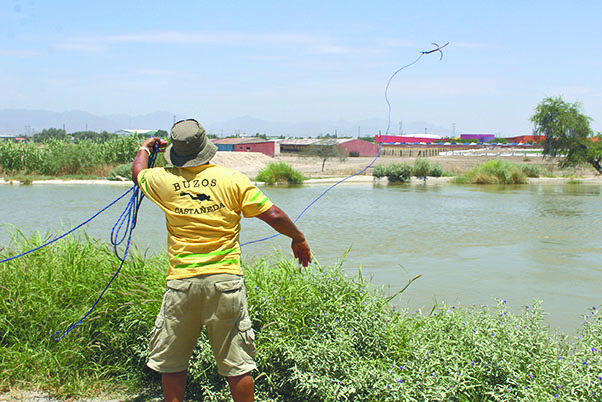 $!Los Buzos del desierto se dedican a encontrar cuerpos de personas que se ahogaron en el río o en los canales de riego