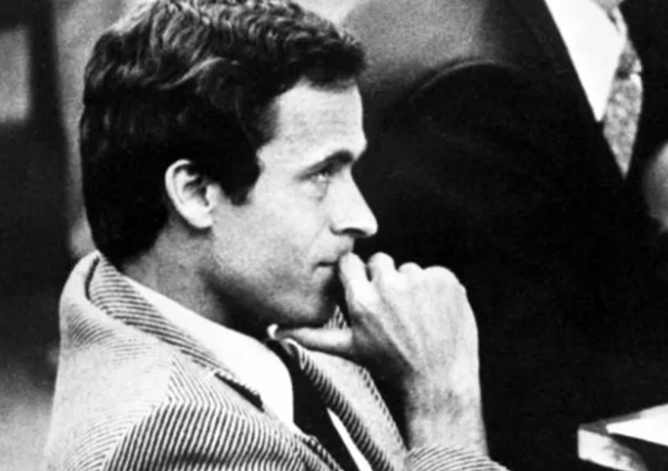 $!Ted Bundy se destacaba por su habilidad de generar confianza en sus víctimas; gente que convivió con él asegura y era un sujeto muy agradable.