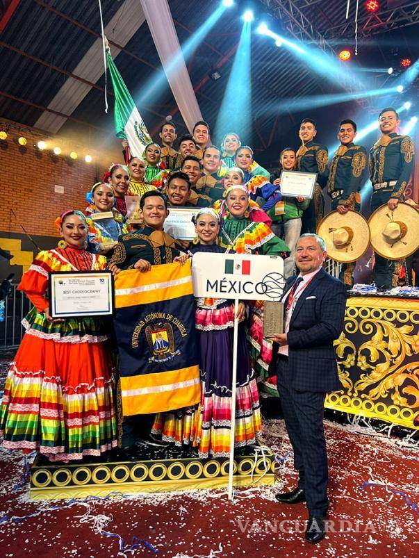 $!El grupo de Ballet Folklórico de la UAdeC, que regresa el próximo jueves a Saltillo.