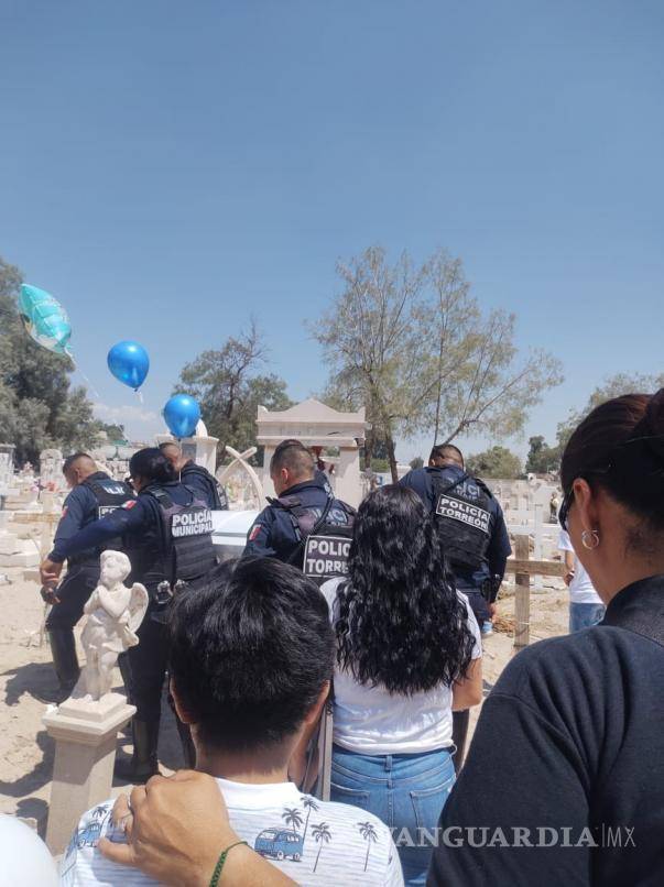 $!Oficiales de la Policía Municipal acompañaron a Yordi en su último viaje.