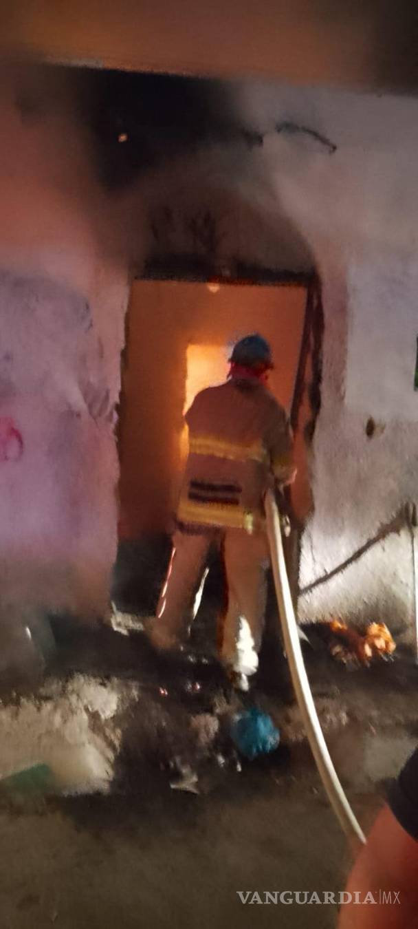 $!Vecinos denunciaron que el inmueble es utilizado como refugio por personas que generan inseguridad en la zona y exigieron la intervención de las autoridades.