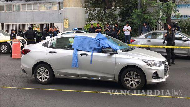 $!Sicarios en moto ejecutan a balazos a automovilista en la CDMX