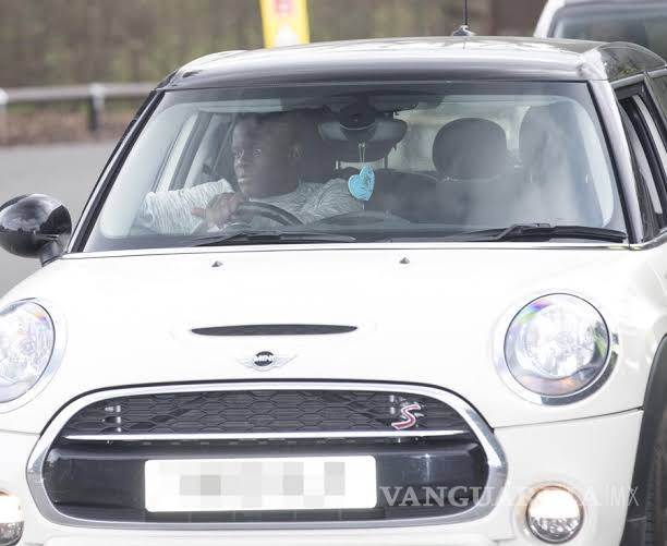 $!N'Golo Kanté; la figura del Chelsea que mantiene su mismo auto desde el 2015