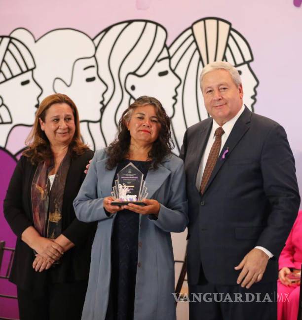 $!Por primera vez se instituyó dentro del Premio Municipal de la Mujer la categoría Rural, en la que se reconoció a Silvia Bustos de la Rosa.