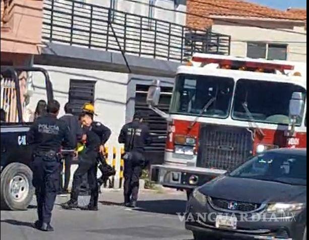 $!Elementos de la Policía Municipal y Bomberos de Saltillo atendieron el llamado.