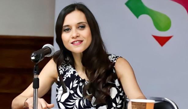 $!Lissette Álvarez Cuéllar, contralora municipal de Saltillo, tiene una destacada formación en finanzas y administración pública.